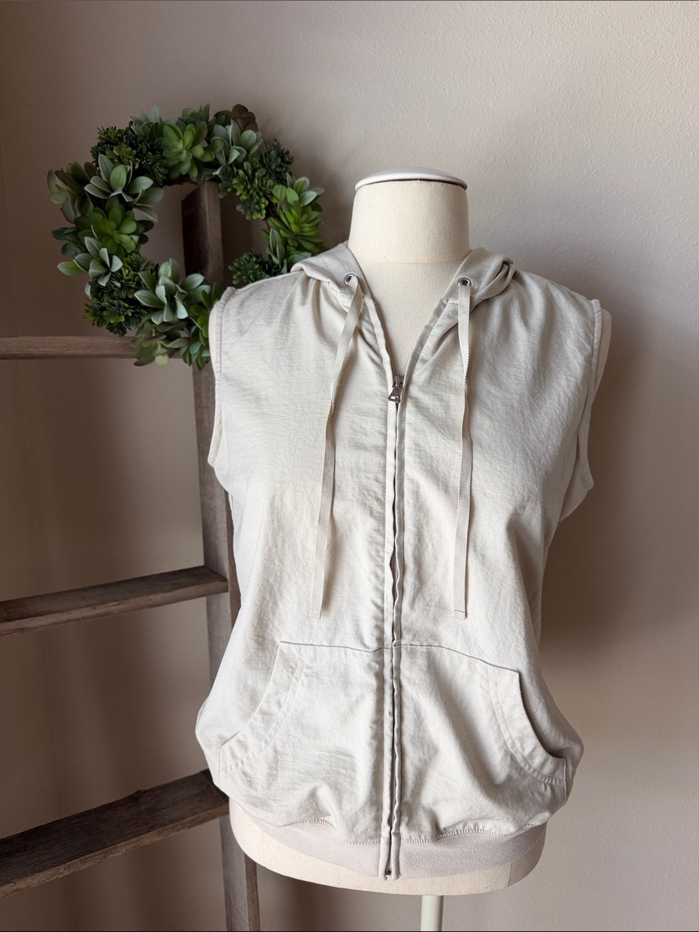 Ny&C sport khaki vest with hood